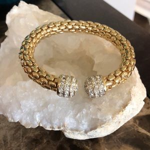 Costume jewelry bracelet